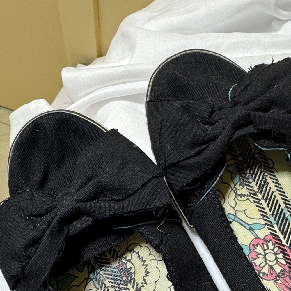 Keds Women's Black Floral Bow Flats - Picture 2 of 11